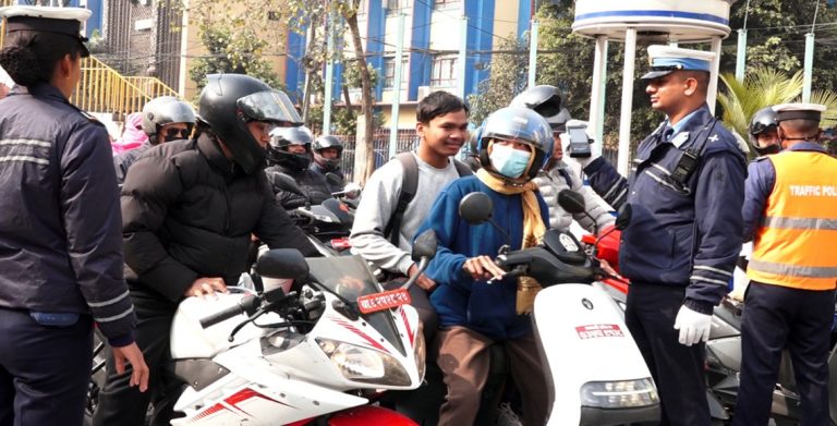 उपत्यकामा ट्राफिक नियम उल्लङ्घन गर्ने ६४३ चालक कारबाहीमा