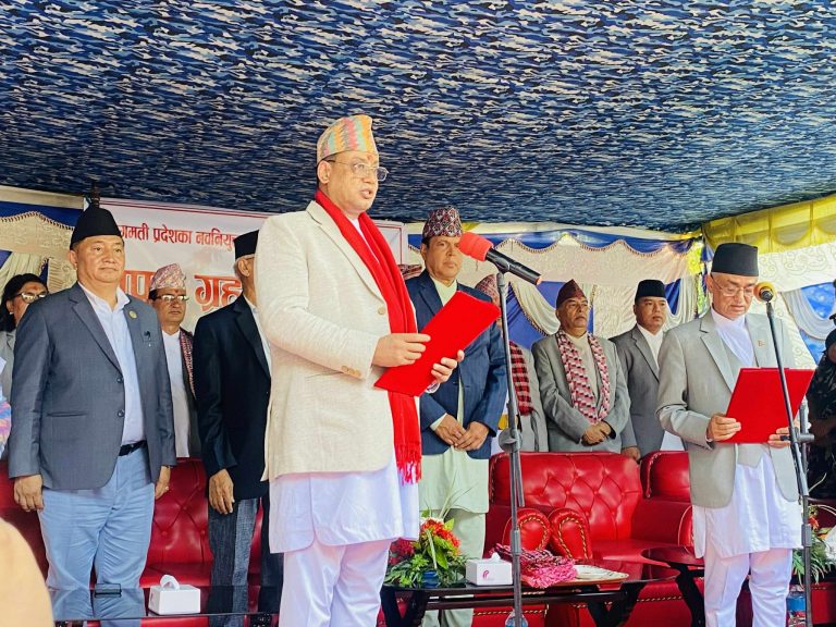 बागमतीका नवनियुक्त मुख्यमन्त्री बानियाँसहित ८ जना मन्त्रीले लिए शपथ