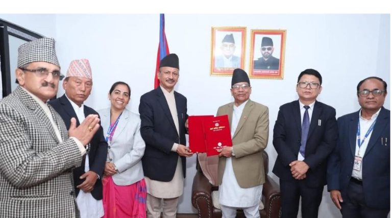 प्रदेश लोक सेवा आयोग गण्डकीको छैटौँ वार्षिक प्रतिवेदन प्रदेश प्रमुखसमक्ष पेश