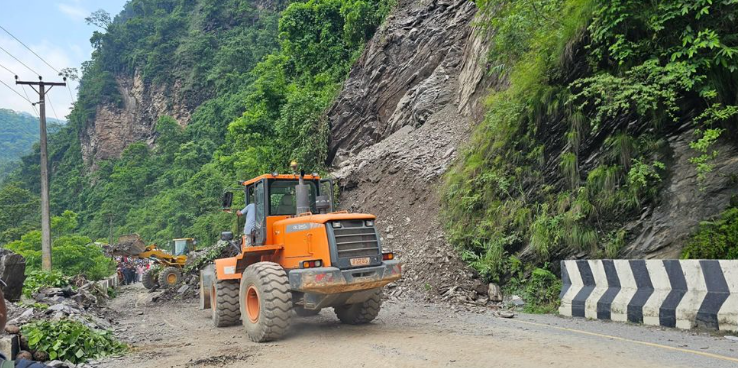 मुग्लिन–नारायणगढ सडकखण्ड बन्द