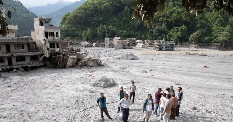 नुवाकोटमा एउटै घरबाट २४ जनाको शव भेटियो