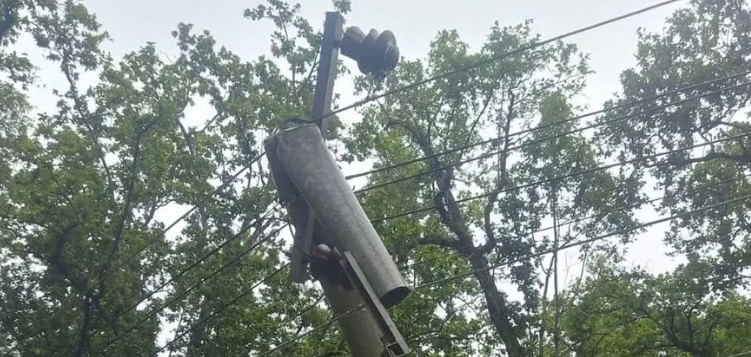 वर्षाले सुर्खेतका विभिन्न क्षेत्रमा विद्युत् अवरुद्ध