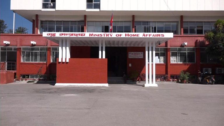 सिराहाका सिडिओ पौडेल गृहमा तानिए, पन्थीलाई कर्मचारी प्रशासनको जिम्मेवारी