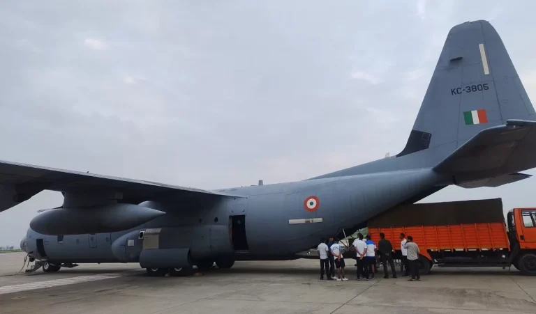 नेपालमा भारतको पाँचौँ राहत विमान, ११ सदस्यीय उद्धार टोलीसहित