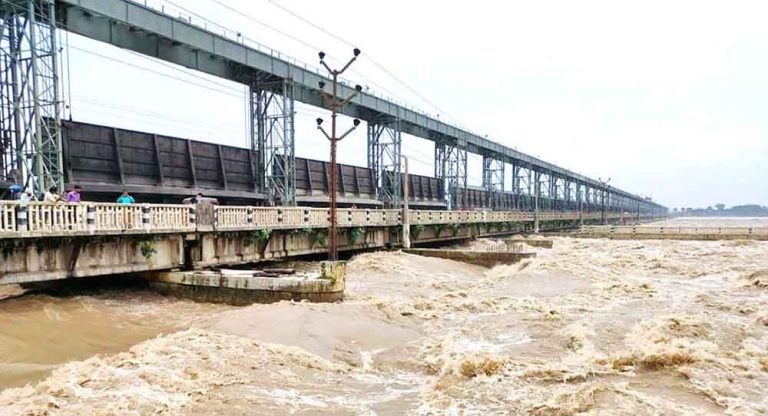 कोशी ब्यारेजका ४३ ढोका खोलिए