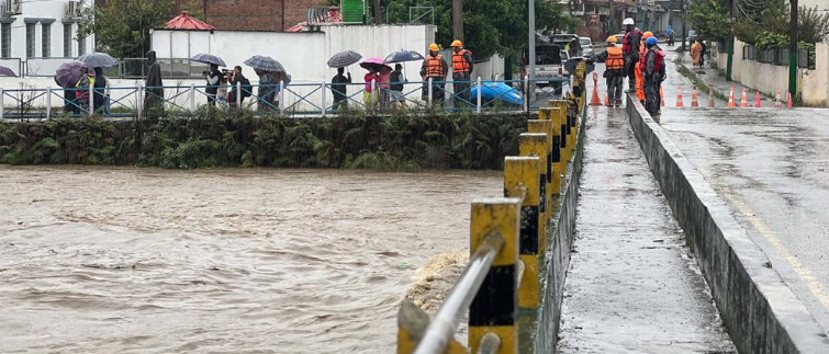 नदीमा बाढी बढेपछि करिडोरमा यात्रा नगर्न आग्रह