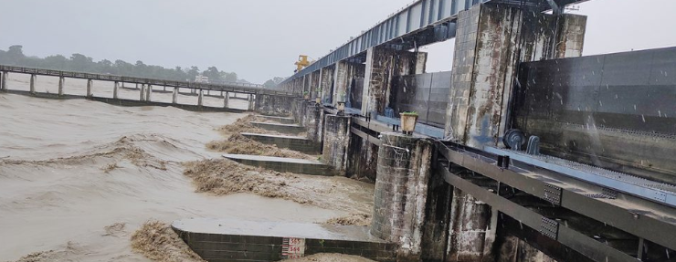 गण्डक ब्यारेजमा पानीको बहाव बढ्यो, सतर्क रहन आग्रह