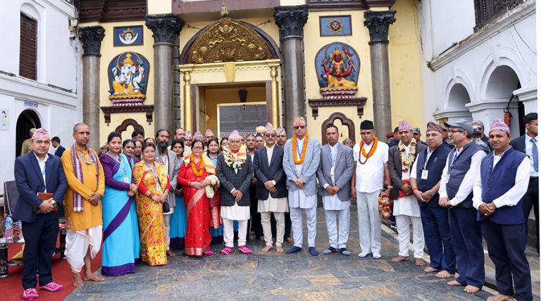 राष्ट्रपति पौडेलद्वारा पशुपतिनाथमा पूजाआराधना