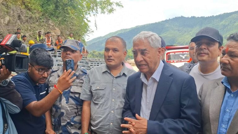 बाढी प्रभावित क्षेत्र निरीक्षण गर्न देउवा नुवाकोटमा