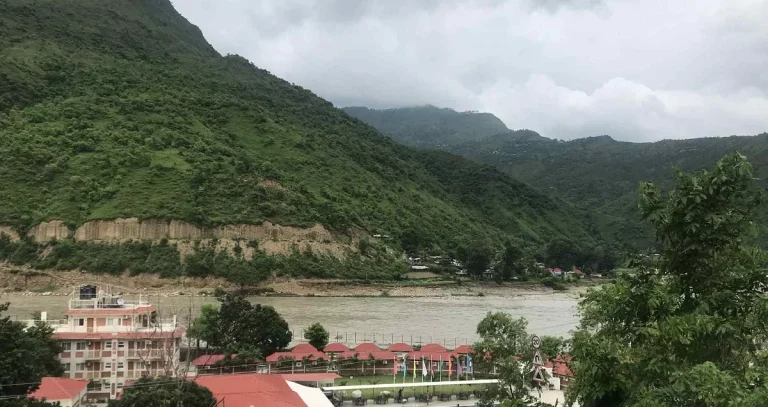 ठूला नदीमा सतर्कता तह पार, तटीय क्षेत्रमा उच्च सावधानी