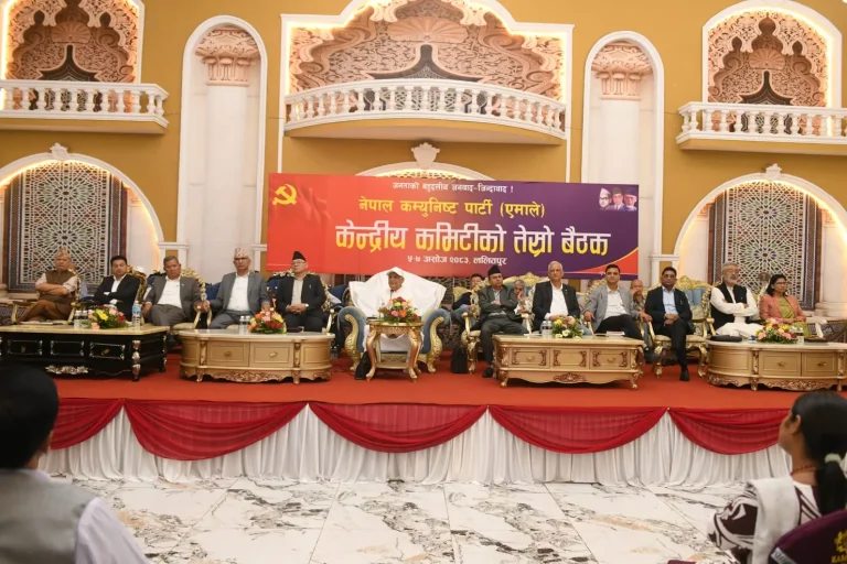 एमाले बैठक : ओलीको प्रतिवेदनमाथि आज बाँकी सदस्यले धारणा राख्दै
