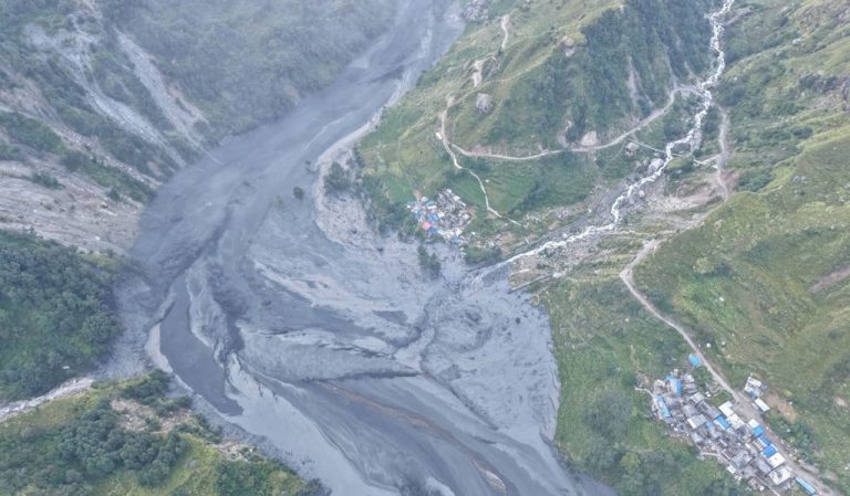 बूढीगण्डकीको बाढीले टाइम्स इनर्जीका भवन बगायो, १८ कर्मचारी सुरक्षित
