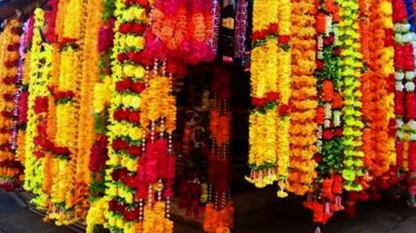 तिहारमा प्लास्टिक र आयातित फूल बिक्रीमा काठमाडौं महानगरको प्रतिबन्ध