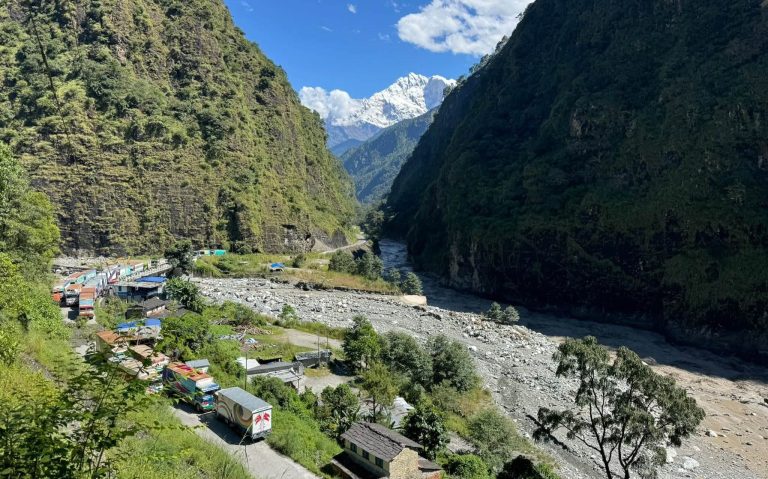 बाढीपहिरोले कोरला नाकाको भन्सार सेवा ठप्प