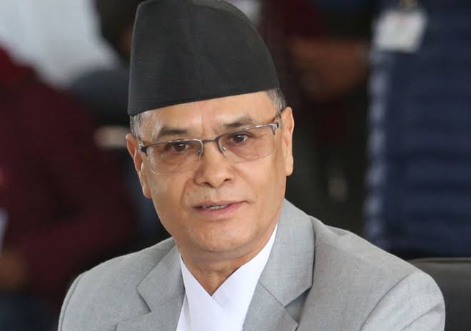 पूर्वप्रधानन्यायाधीश  चोलेन्द्र  र आफन्तका घरमा सम्पत्ति शुद्धीकरणको छापा