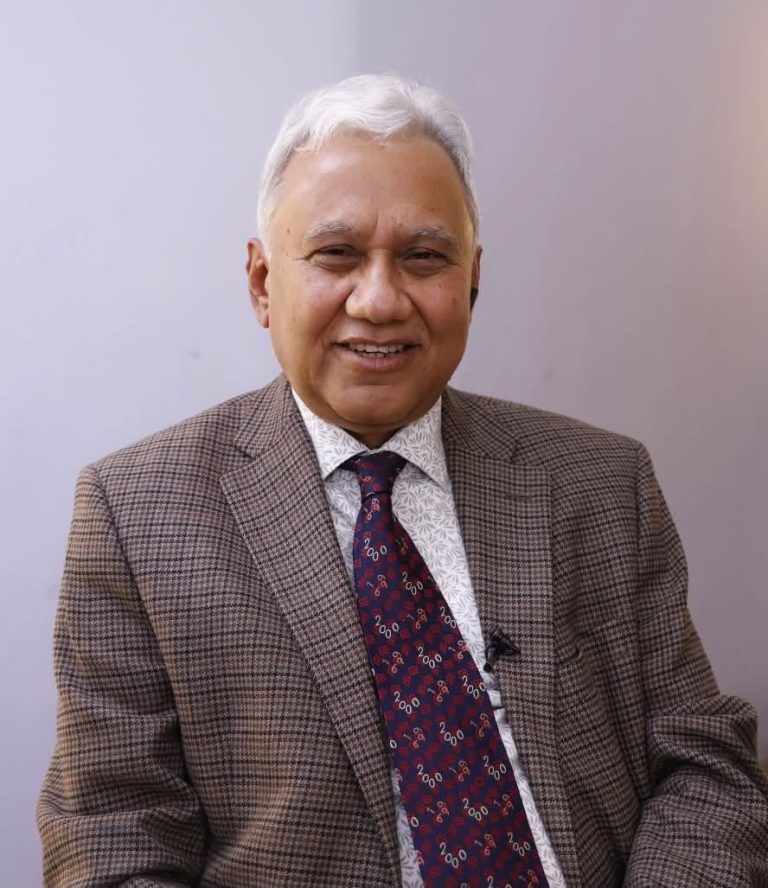 पूर्वसचिव ज्ञवालीको कडा टिप्पणी : निजामती विधेयकमा ‘डरलाग्दा’ प्रावधान, सन्देह र अविश्वासको आधारभूमि !